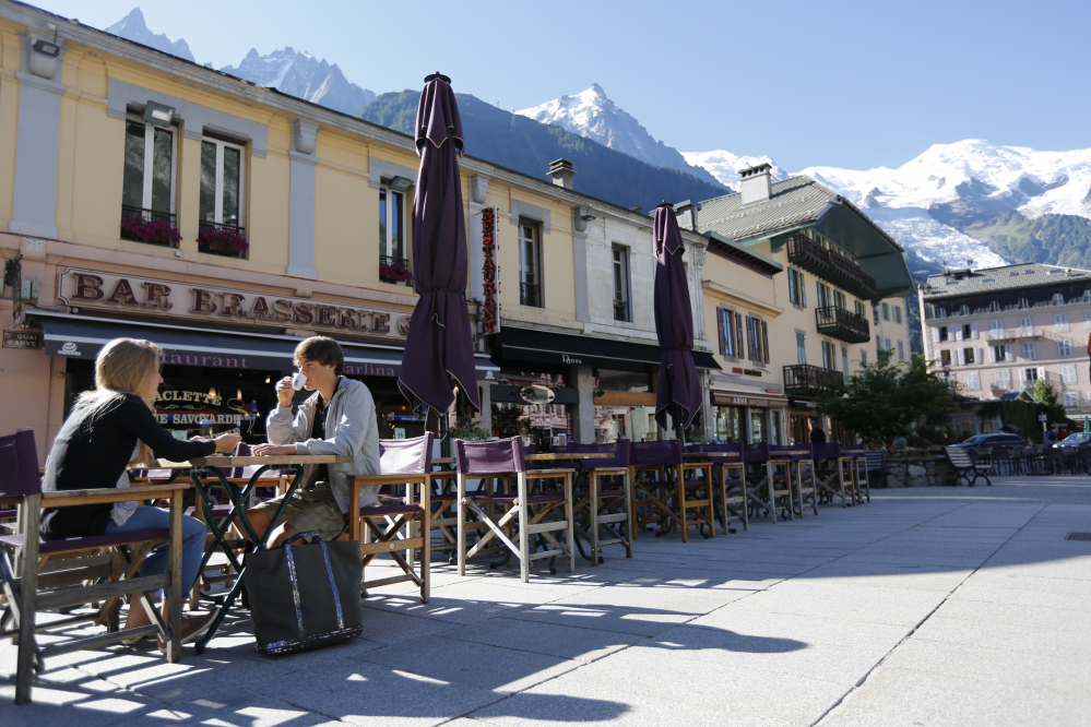 Rues et terrasses l'été à Chamonix © OT Chamonix © Monica Dalmasso